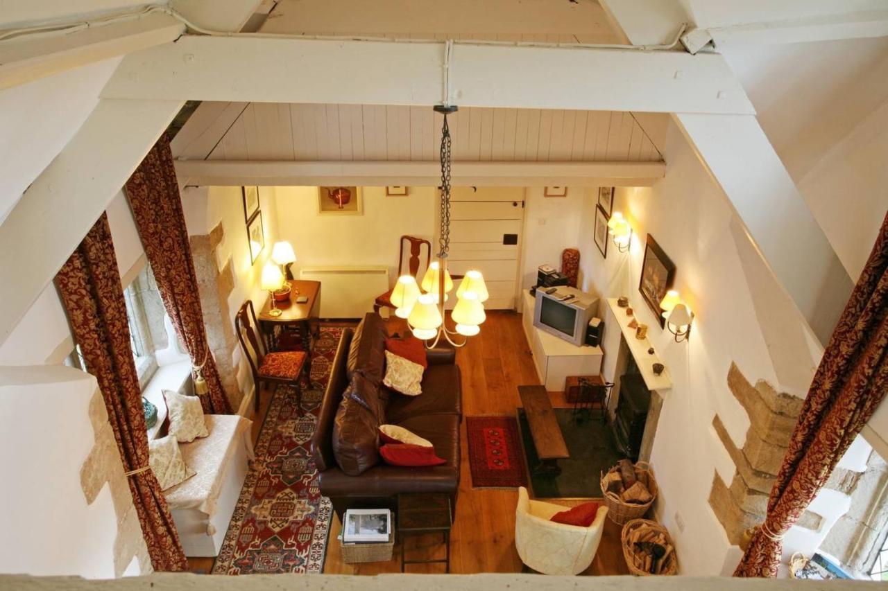 Welsh Gatehouse, Historic Castle Which Can Cater For Electric Vehicle Mathern Εξωτερικό φωτογραφία