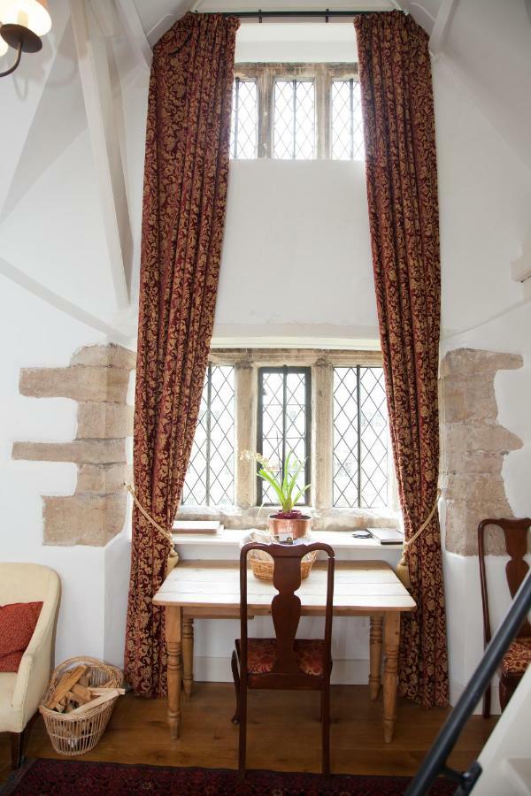 Welsh Gatehouse, Historic Castle Which Can Cater For Electric Vehicle Mathern Εξωτερικό φωτογραφία
